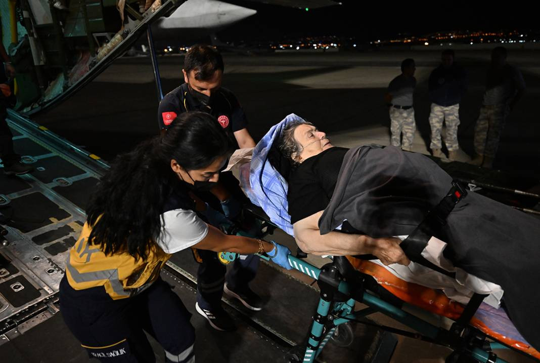 Hacda sağlık sorunları yaşayan 13 kişi Türkiye'ye getirildi - Resim: 12